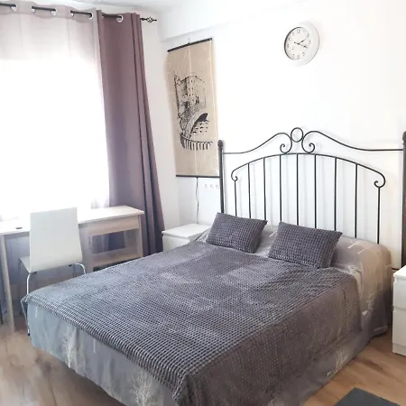Apartment Dormitorio Acogedor En El Centro En Piso Compartido Con Bano Privado